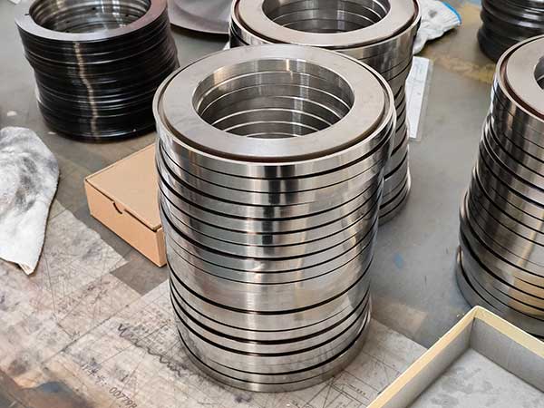 Machine &agrave; d&eacute;couper le carbure de tungst&egrave;ne couteau lames circulaires industrielles pour la d&eacute;coupe du carton pour usines de fabrication 2